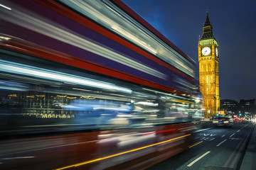 Fototapeta na wymiar Bus on the Westminster bridge in London