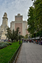 Monumento a cervantes y edificio espa&ntilde;a
