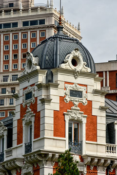 Torre central edificio en madrid