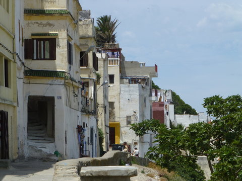 Tánger,ciudad de Marruecos, en el estrecho de Gibraltar. Es la capital de la región Tánger-Tetuán-Alhucemas