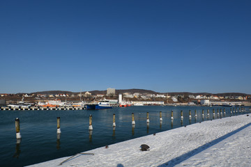 Fototapeta na wymiar Hafenstadt Sassnitz im Winter