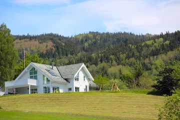Fototapete Rund Wooden house in Norway © destillat