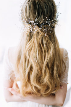 close-up of a hair clip from a bead on a bride's hair in a white lace dress