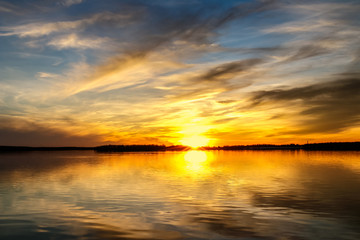 Fototapeta na wymiar Sunset on a Oklahoma lake.