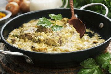 Chicken liver in creamy sauce with curry