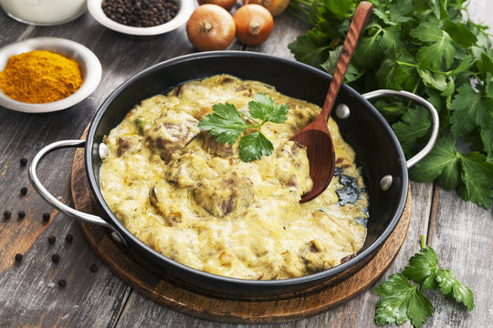 Chicken liver in creamy sauce with curry