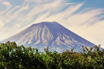 Deurstickers Volcano in Nicaragua © Galyna Andrushko