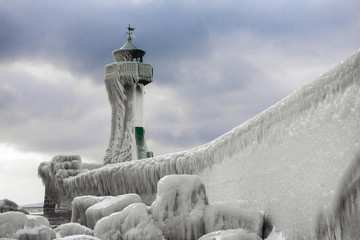 Frozen Lighthouse in Winter / Leuchtturm im Winter