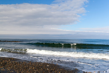 Fototapeta na wymiar rocky beach north of the Arctic Sea