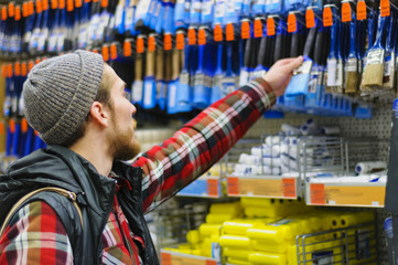 Fototapeta premium Man in a hardware store