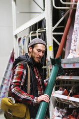 Obraz na płótnie Canvas Man in a hardware store