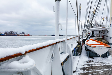 Obraz premium winter ship 