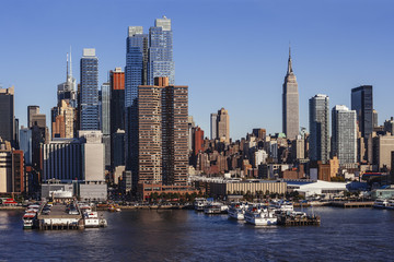 Fototapeta na wymiar Midtown Manhattan cityscape from Hudson River