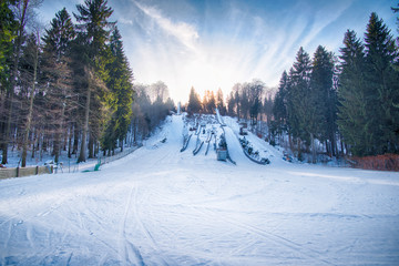 Skisprungschanze im Sonnenlicht, Sprungschanze Ruhla, Thüringen