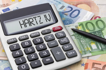 Taschenrechner mit Geldscheinen - Hartz IV