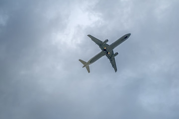 Fototapeta na wymiar airplane in the sky, bottom view
