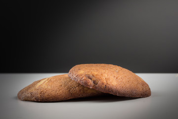 lecker selbst gemachte runde Cookies Kekse American Style mit Schokolade