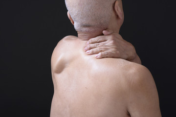 シニアの肩凝り