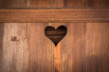 Herz in Holzfensterladen