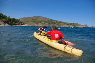 Fototapeta premium Kayak de mer jaune et rouge