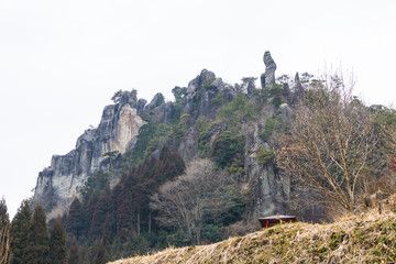 奇妙な岩山