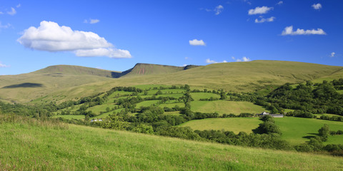 Fototapeta Rural countryside Llanddeusant (Y Mynydd Du) Black Mountain Brecon Beacons National Park Carmarthenshire Wales obraz