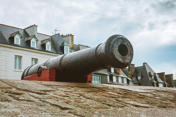 Fototapeta na wymiar Old aged cannon facing the sea put on display on walls of Saint-Malo ramparts, Brittany, France