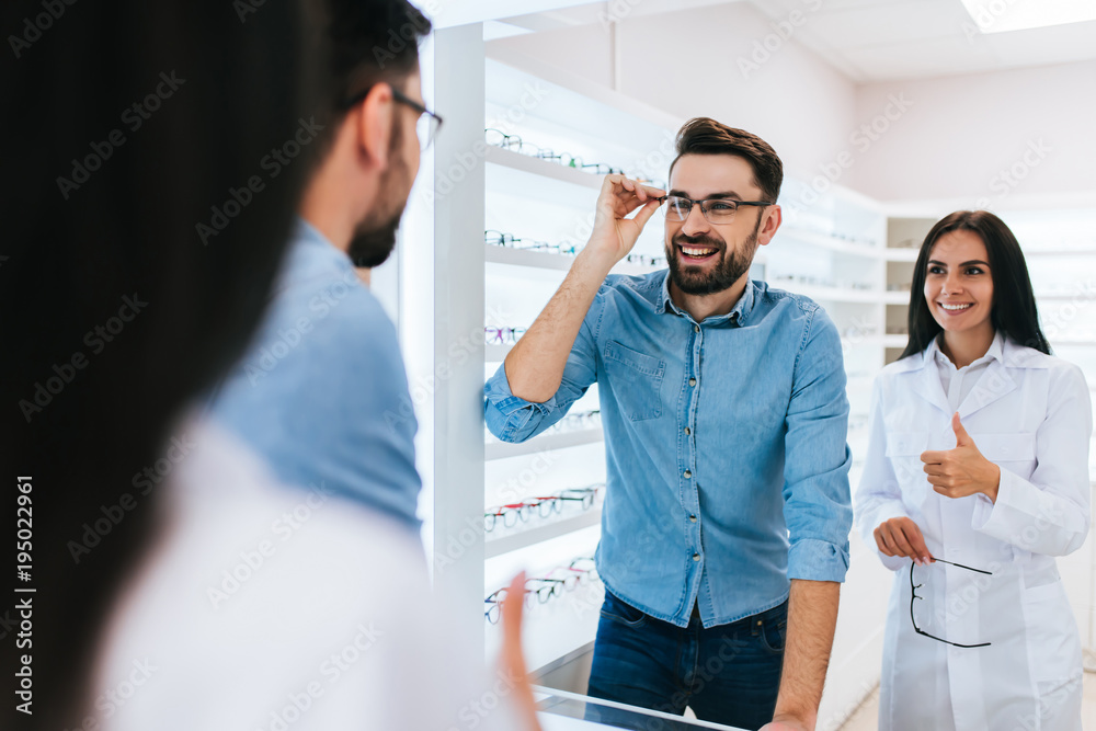 Wall mural doctor and patient in ophthalmology clinic