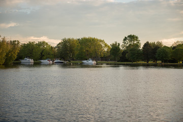 Obraz premium Clouds over water