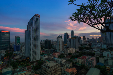 Fototapeta na wymiar cityscape building in twilight time sky sunset