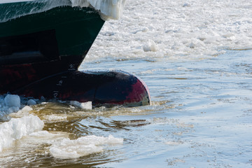 Eisbrecher auf Frost Streife im Hamburger Hafen, frei machen der Fahrrinne