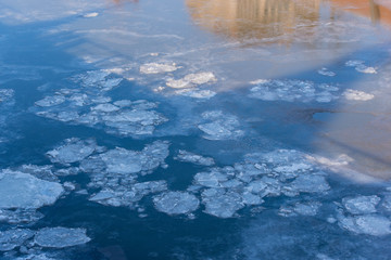Ice floes in the port of Hamburg