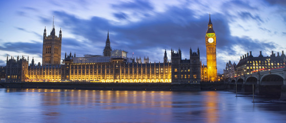 Naklejka na ściany i meble Big Ben and House of Parliament. Night scene in London city