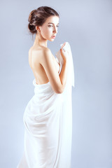 Obraz premium Beautiful girl wrapped in a white sheet.