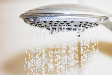 Obraz na płótnie Canvas shower head with drops of water falling down