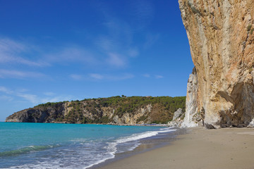 Fototapeta premium rocky wall on the beach in Italy