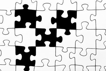 Jig saw puzzle in black and white - 195066391