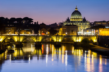 Fototapeta na wymiar View of St Peter's from Tiber River