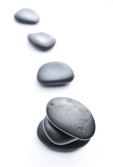 Massage stones. Czarne kamienie bazaltowe, układ perspektywiczny widok z góry