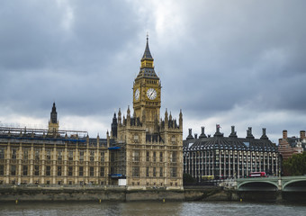 Big Ben and Parliament buildings on the river bank