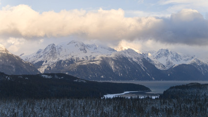 Fototapeta premium Alaskan Mountains and Clouds