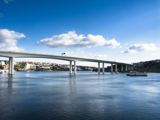 Fototapeta na wymiar Brücke in Porto- Portugal