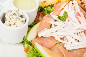 lettuce salad with salmon and green apple
