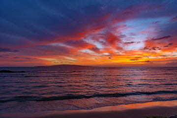 Fototapeta na wymiar sunset at the kihei coast maui hawaii