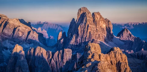Verduisterende gordijnen Dolomieten Dolomieten bergtoppen avond gloeien bij zonsondergang, Zuid-Tirol, Italië