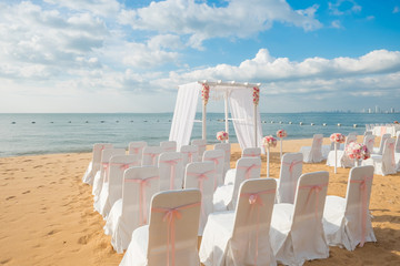 Fototapeta na wymiar Romantic wedding ceremony on the beach
