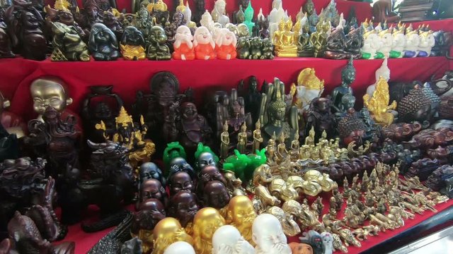 Thai amulets on the market at Was Arun