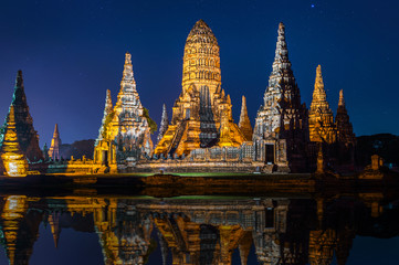 Obraz premium Ayutthaya Historical Park, Wat Chaiwatthanaram Buddhist temple in Thailand.
