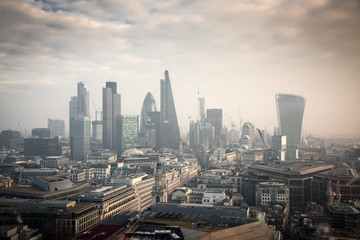 Obraz premium rooftop view over London on a foggy day from St Paul's cathedral, UK