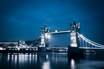 Fototapeta na wymiar the iconic Tower Bridge of London lit up at night over the River Thames